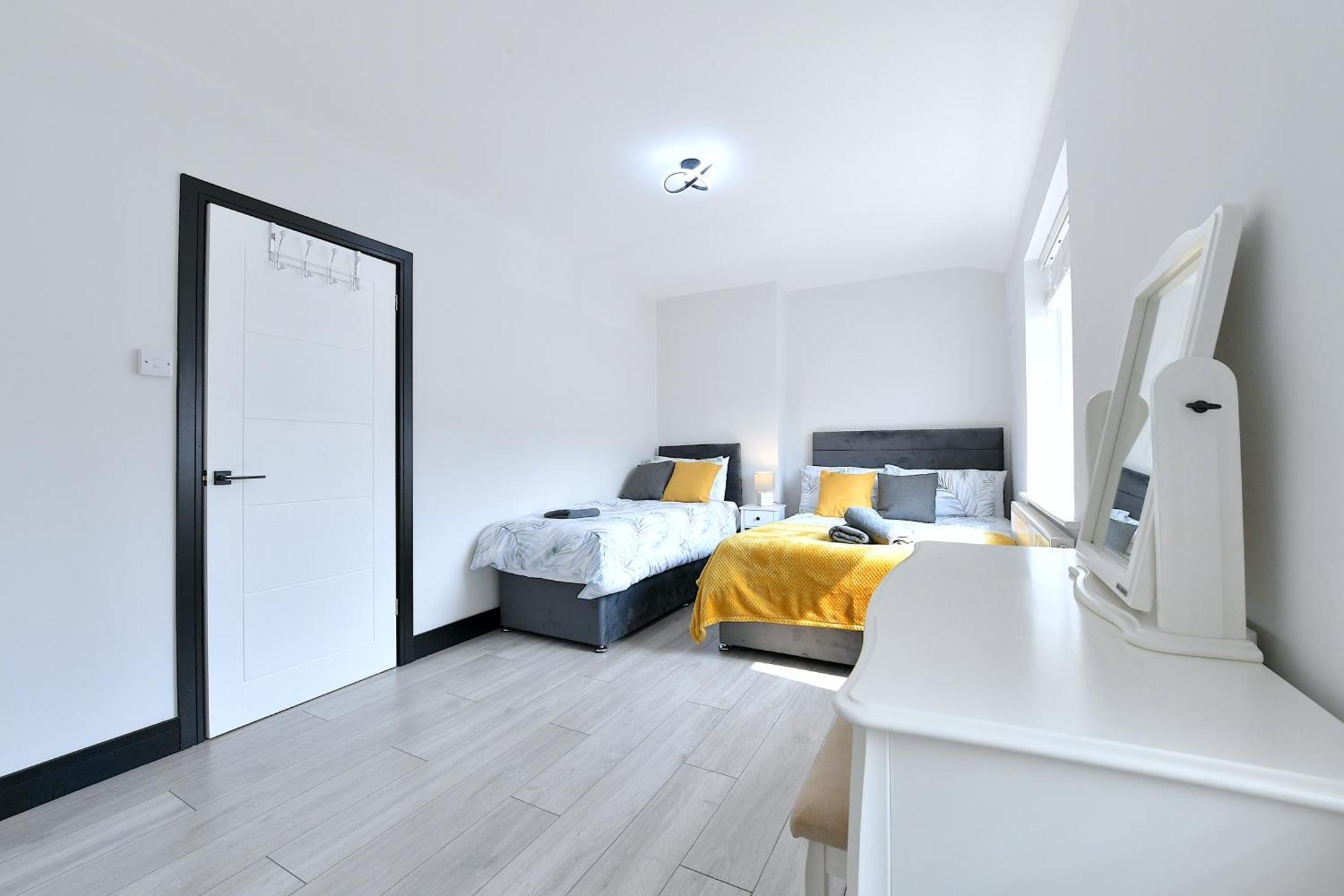 North West London Escape Villa มิลล์ฮิลล์ ภายนอก รูปภาพ